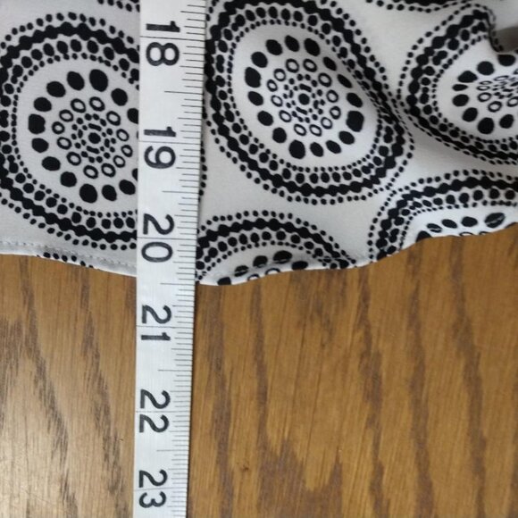 Loft Large Scoop Neck Front Flutter Sleeve Tiered Bottom Black/White Circles - Picture 8 of 10